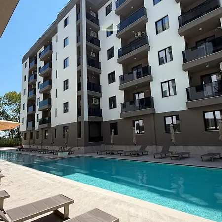 Mali I Robit Cozy * Golem (Tirana)
